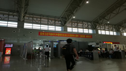 小鹏集团启用全球首条高阶通用人形机器人自动化产线